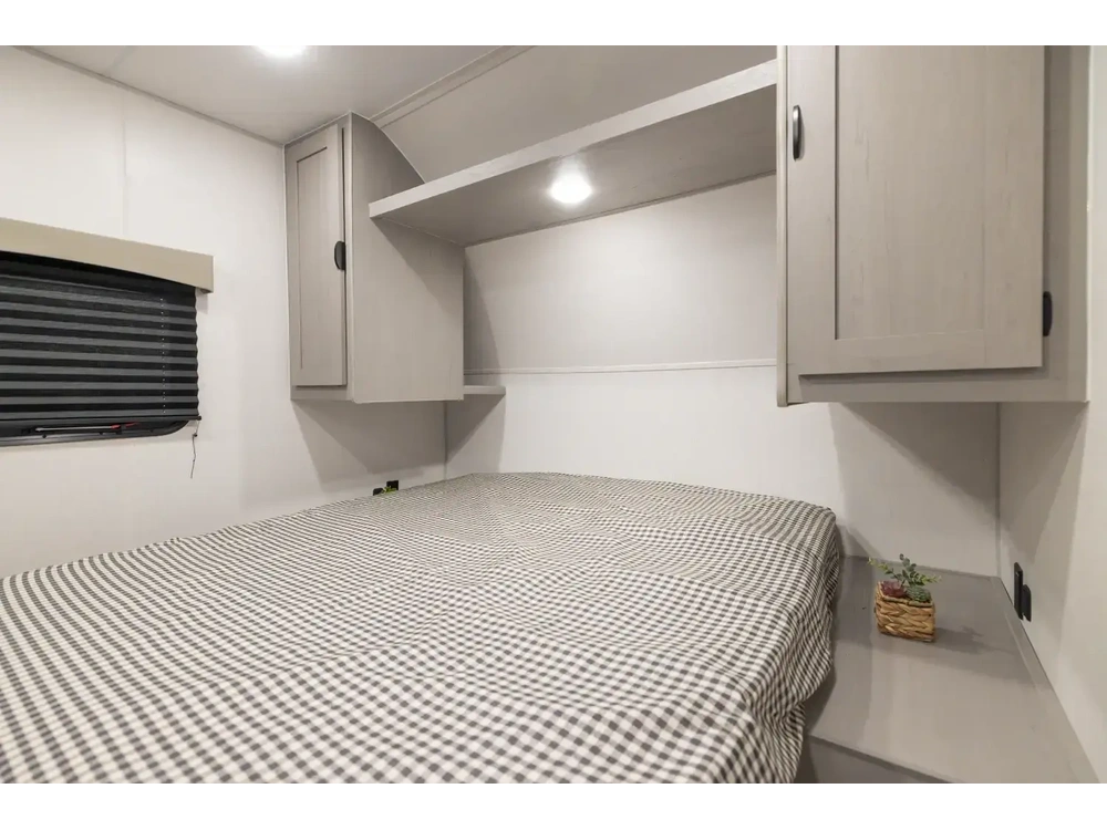 2026 Coachmen Clipper 17fq alt