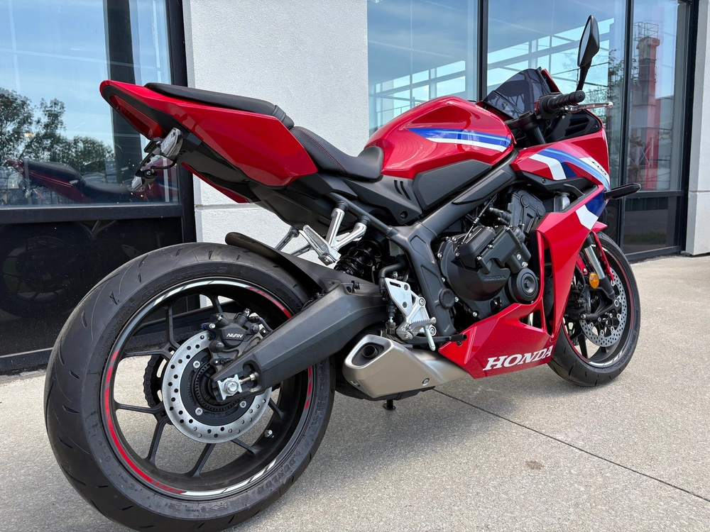 Honda Cbr650r E-clutch 2026 alt