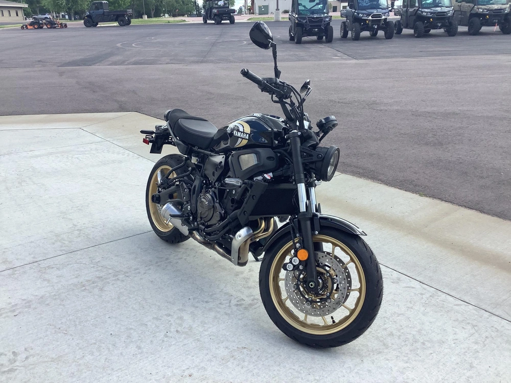 2026 Yamaha Xsr700tb alt