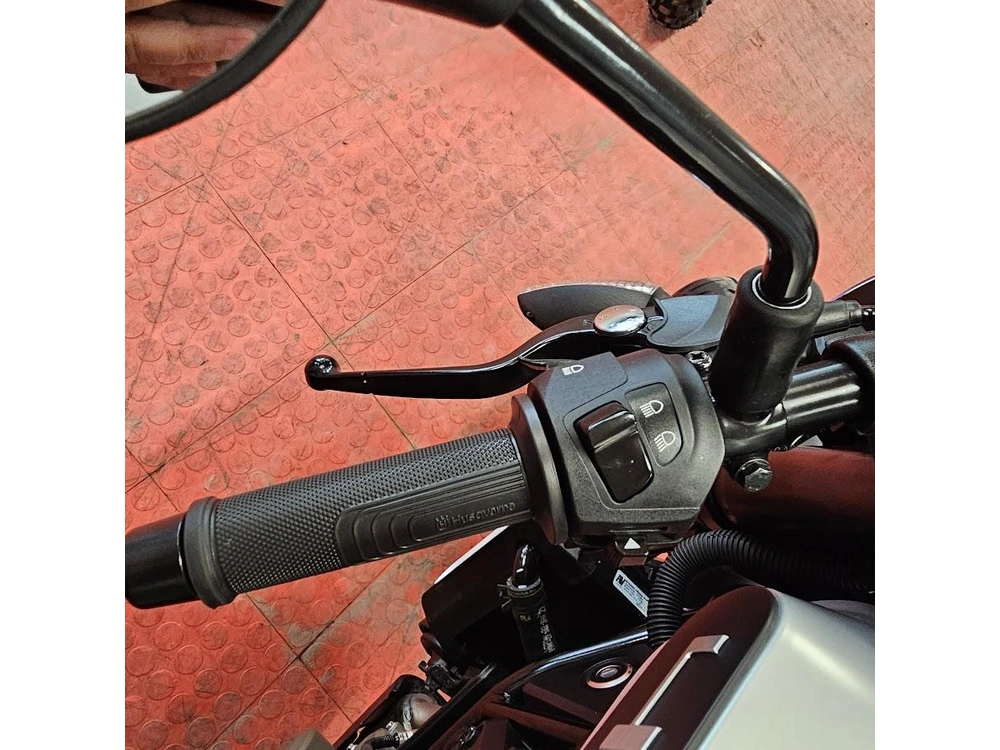 2021 Husqvarna Svartpilen 401 alt