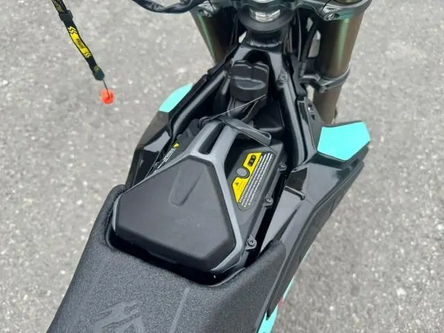 Surron HYPER BEE 100% ÉLECTRIQUE AVEC 8,000 WATTS 2026