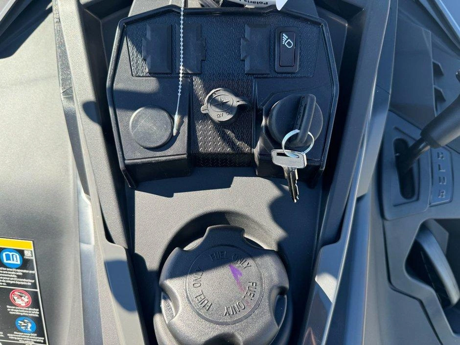 Polaris 650 Titan Adventure 155 Chenille 20x155x1.5 Écran 7s 2025 alt