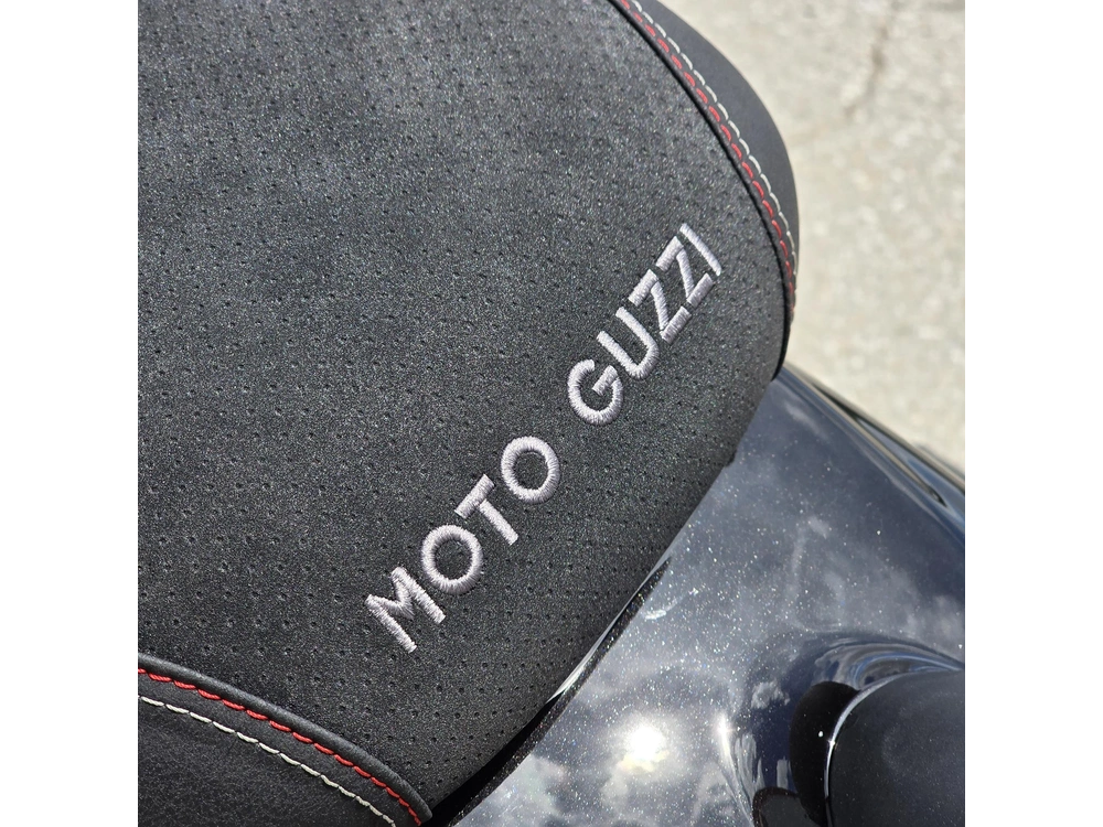 2026 Moto Guzzi V7 Sport alt