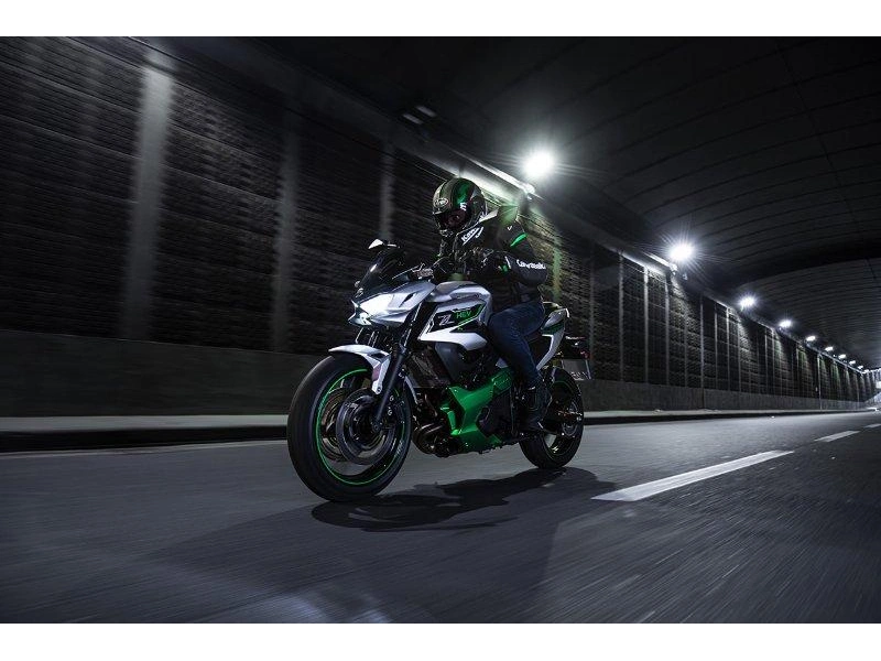 Kawasaki Z7 Hybrid 2024 alt