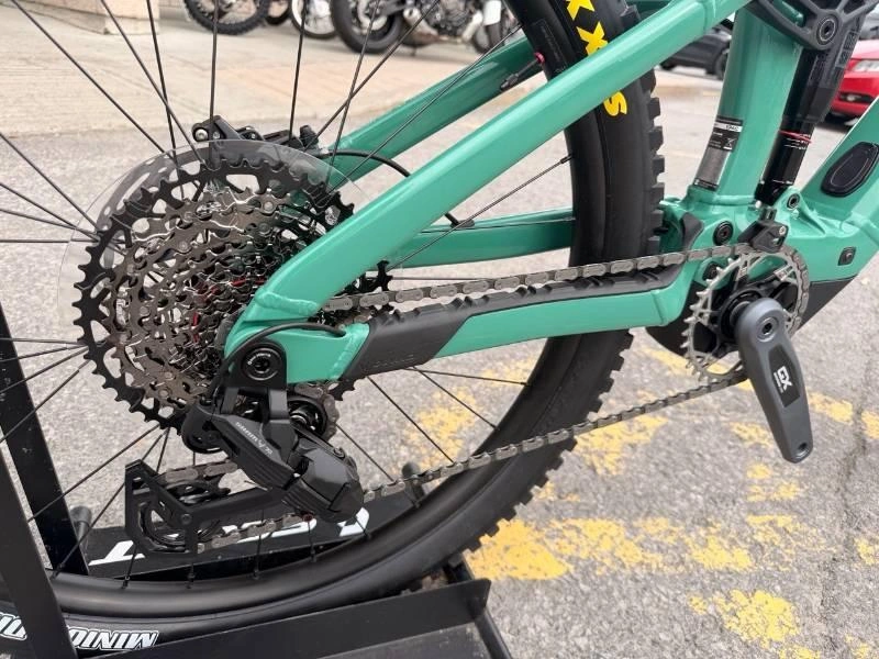 Devinci E-troy Lite Eagle Medium 2026 alt