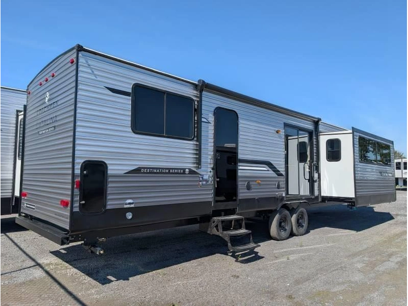 2026 Coachmen Catalina 39mkts alt