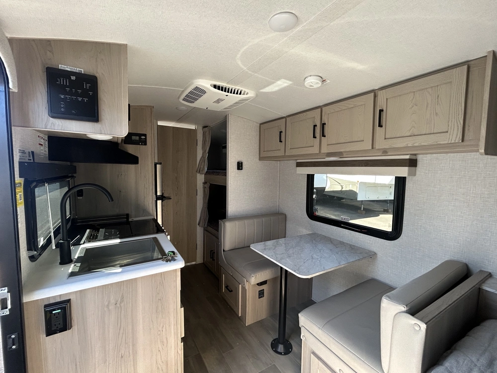 2023 Rockwood Geopro G19bh alt