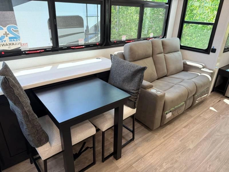 Jayco Pinnacle 32rlts 2027 alt