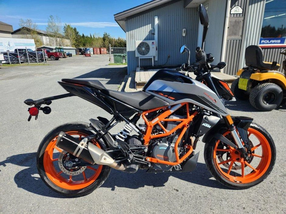 Ktm Duke 390 2022 alt