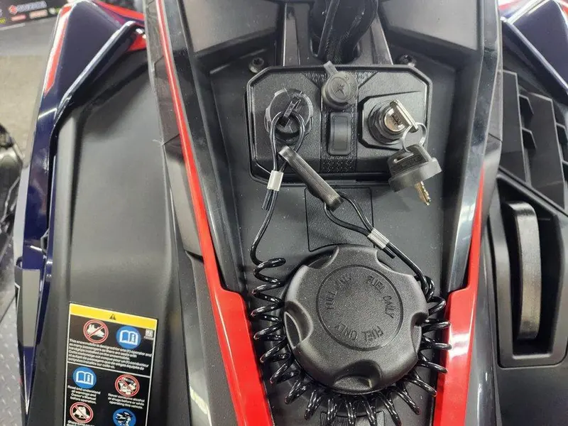 Polaris 9R INDY XCR 128 2025
