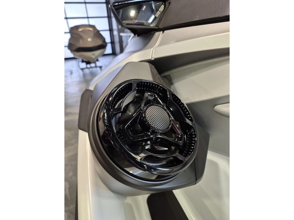 2026 Sea-doo Gtx Limited 325 (sound System) White Pearl (premium Color) alt