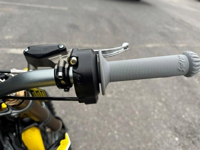 2026 Surron Hyper Bee 100% Électrique Avec 8,000 Watts alt