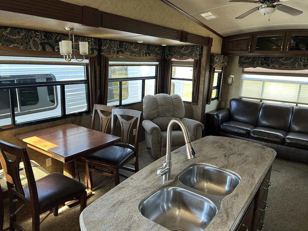 2014 Forest River 36ckts alt