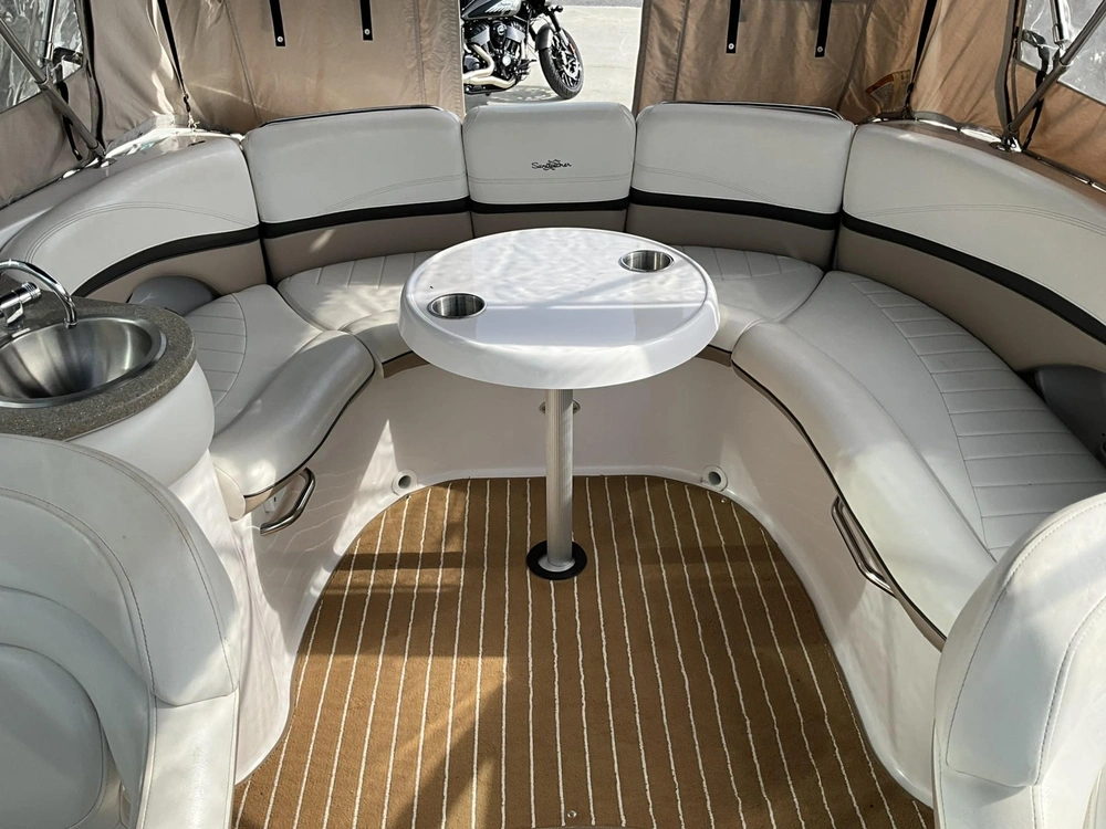 2006 Four Winns 255 Sundowner alt