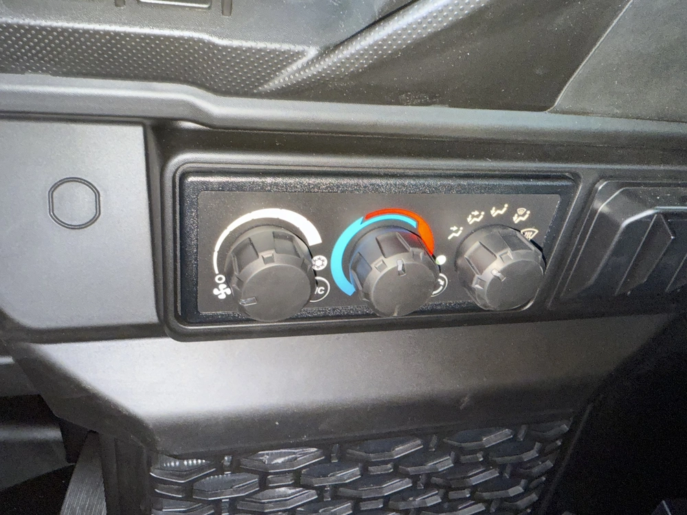 2026 Can-am Defender Xt Cab Hd11 W/10.25 Infotainment alt