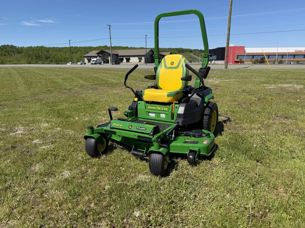 2026 John Deere Z545r alt