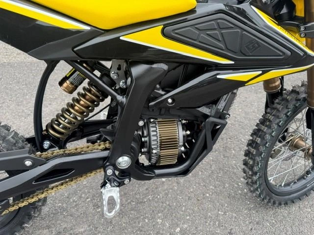 2026 Surron Hyper Bee 100% Électrique Avec 8,000 Watts alt
