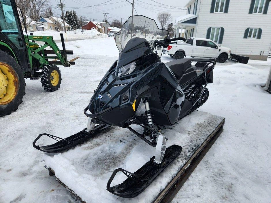 Polaris Prostar S4 Voyageur Sp 146 Moteur 4 Temps 2026 alt