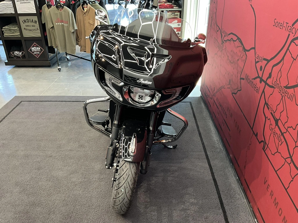 2026 Indian Motorcycle Challenger Limited + 112 & Powerband Audio Package alt