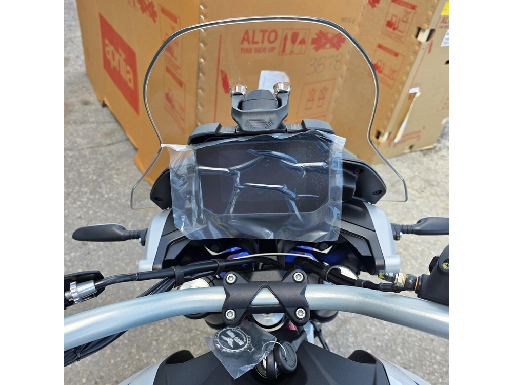 2027 Moto Guzzi V85 Tt alt