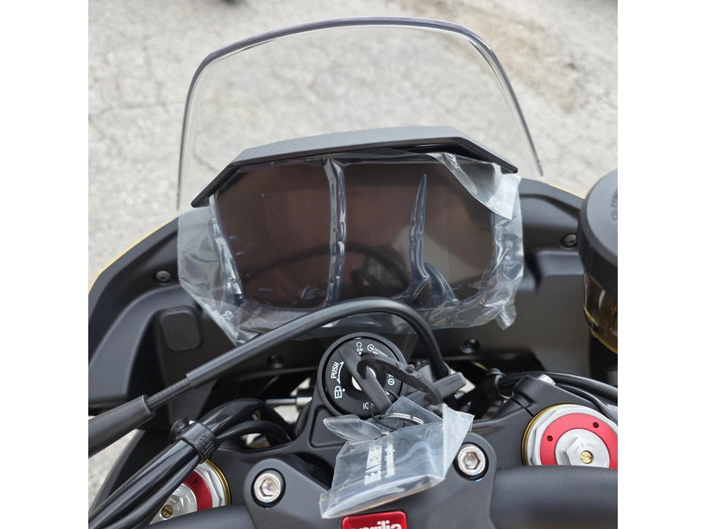 2026 Aprilia Tuono V4 alt