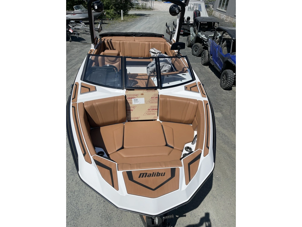2026 Malibu 21 Lx alt