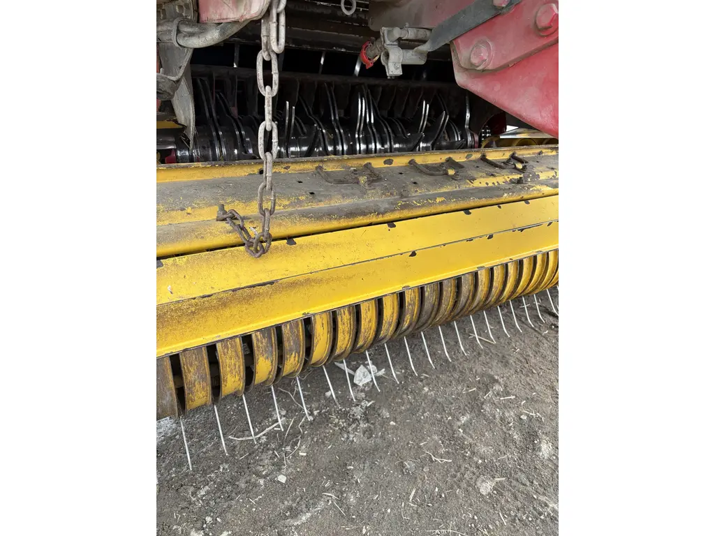 2017 New Holland BR7060