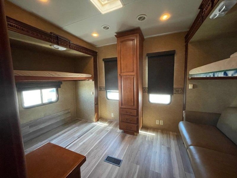 Heartland Big Horn 3800bh 2011 alt