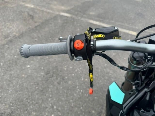 2026 Surron Hyper Bee 100% Électrique Avec 8,000 Watts alt