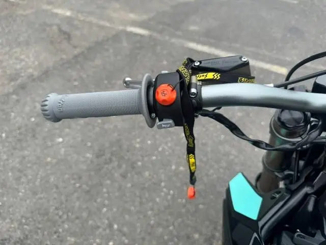 Surron HYPER BEE 100% ÉLECTRIQUE AVEC 8,000 WATTS 2026