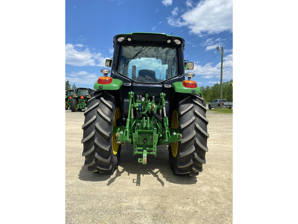 John Deere 6110m 2024 alt