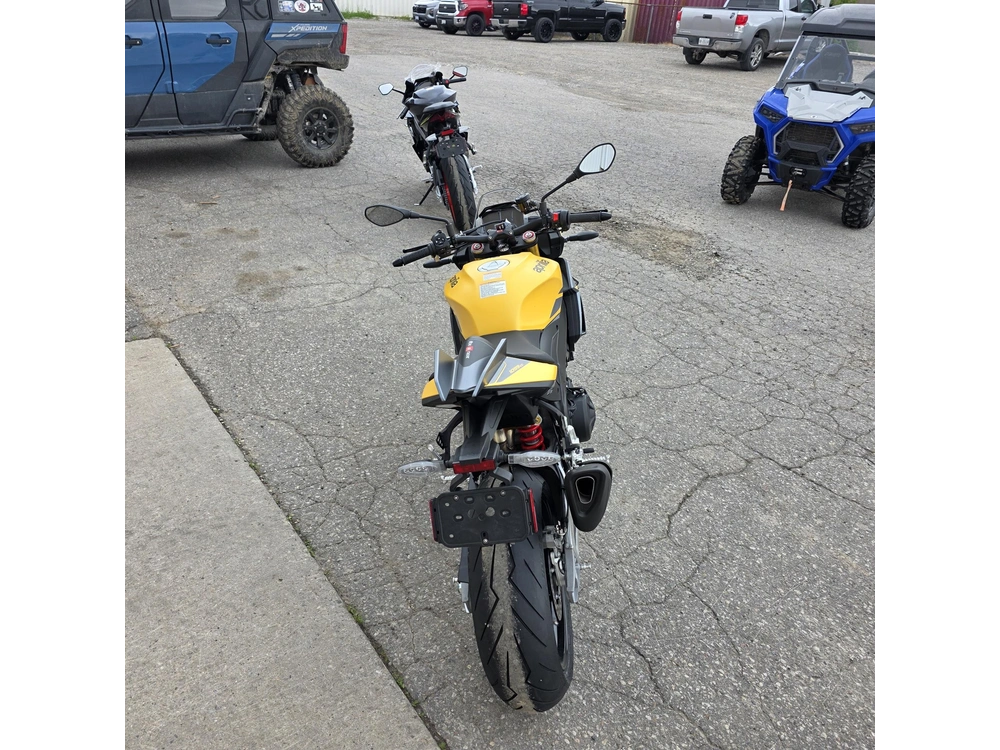 2026 Aprilia Tuono V4 alt