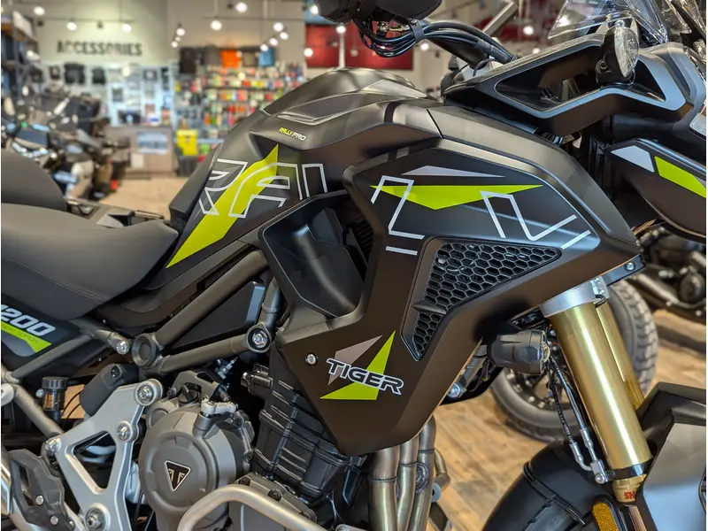 2026 Triumph Tiger 1200 Desert Edition // Satin Granite
