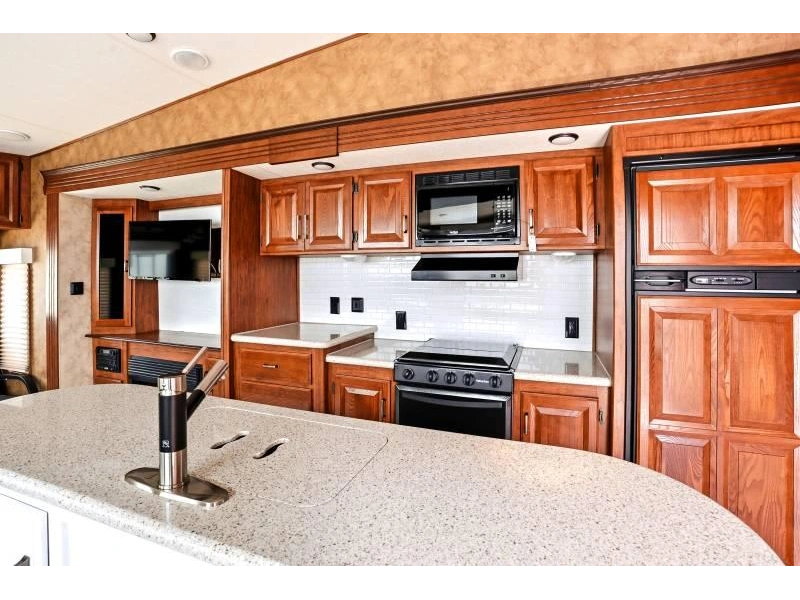 Crossroads Cruiser 335ss 2014 alt