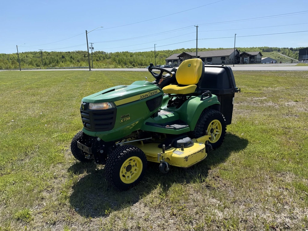 2021 John Deere X739 alt