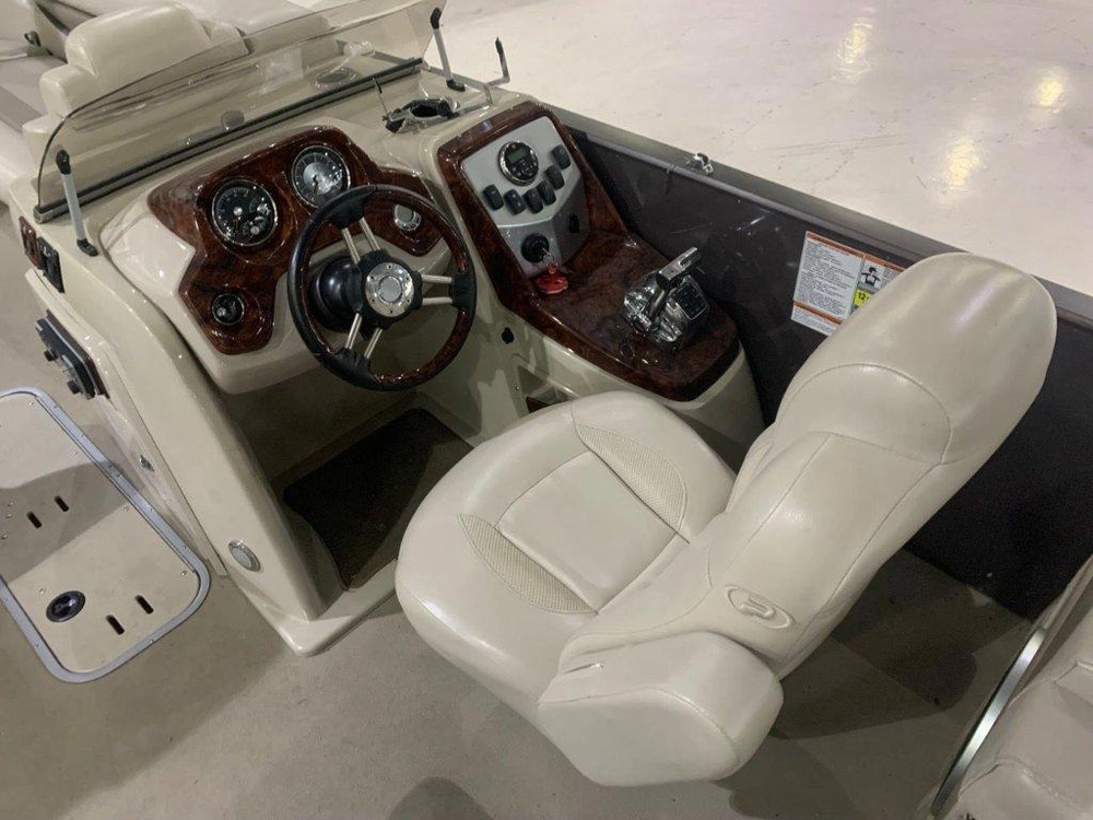 2013 Princecraft Vogue 25 alt
