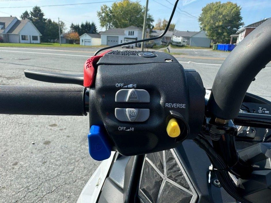 2025 Suzuki Dr-z4sm alt