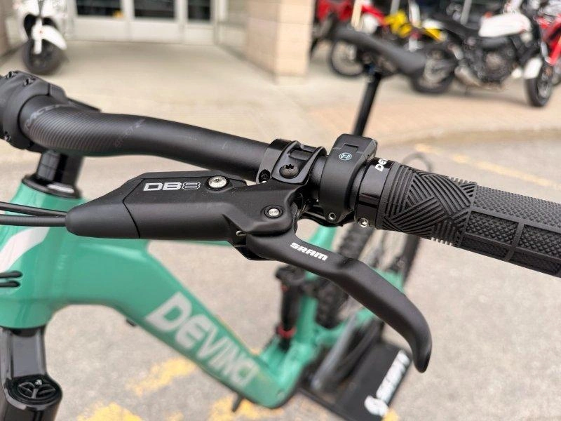 Devinci E-troy Lite Eagle Medium 2026 alt