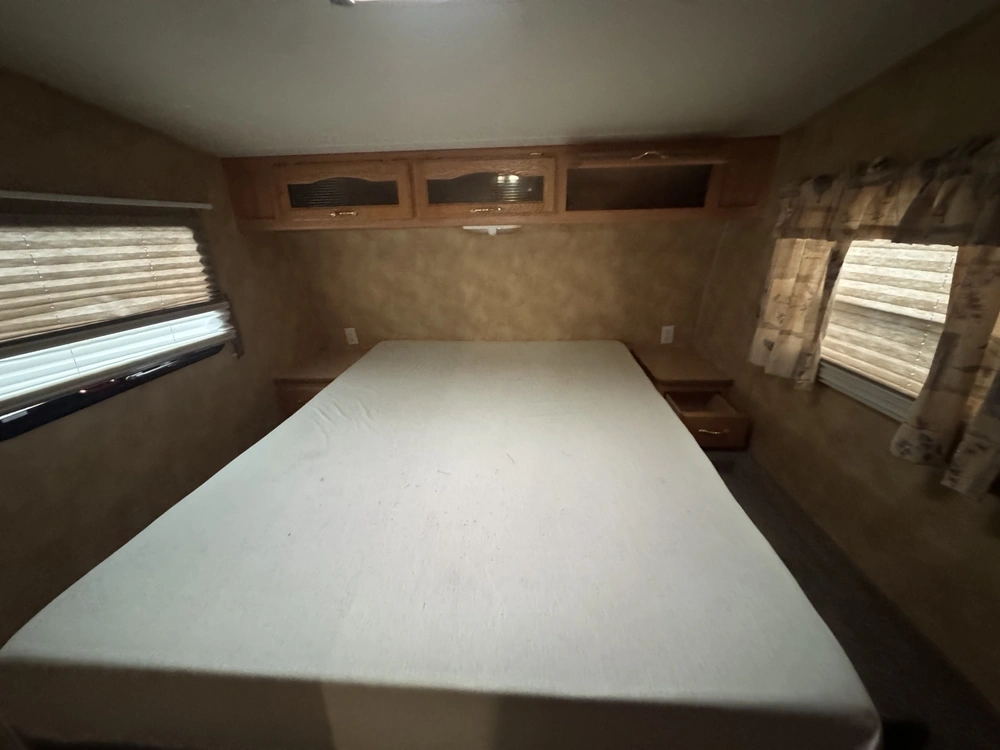 2005 Keystone Rv Laredo (fw) 29bh alt