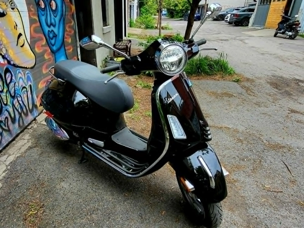 Vespa Gts 300 2023 alt