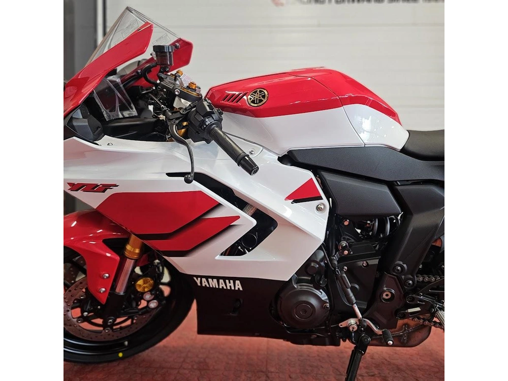 2026 Yamaha Yzf-r7 alt