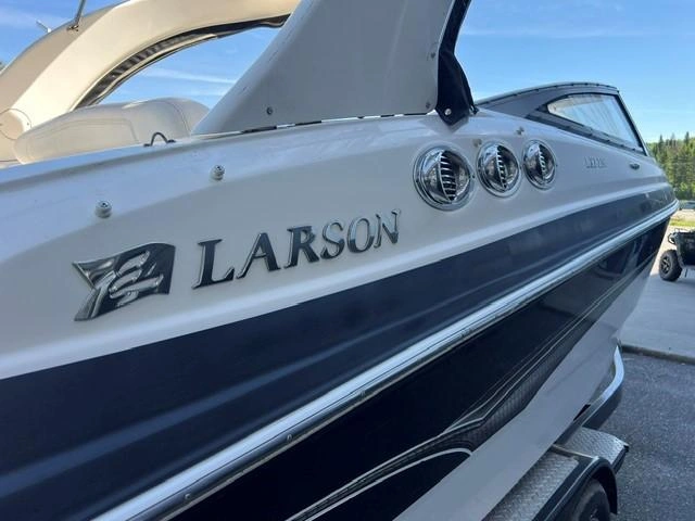 2009 Larson Lxi 238 alt