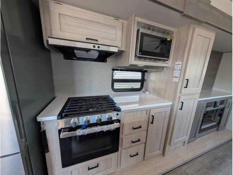 2026 Coachmen Catalina 39mkts alt