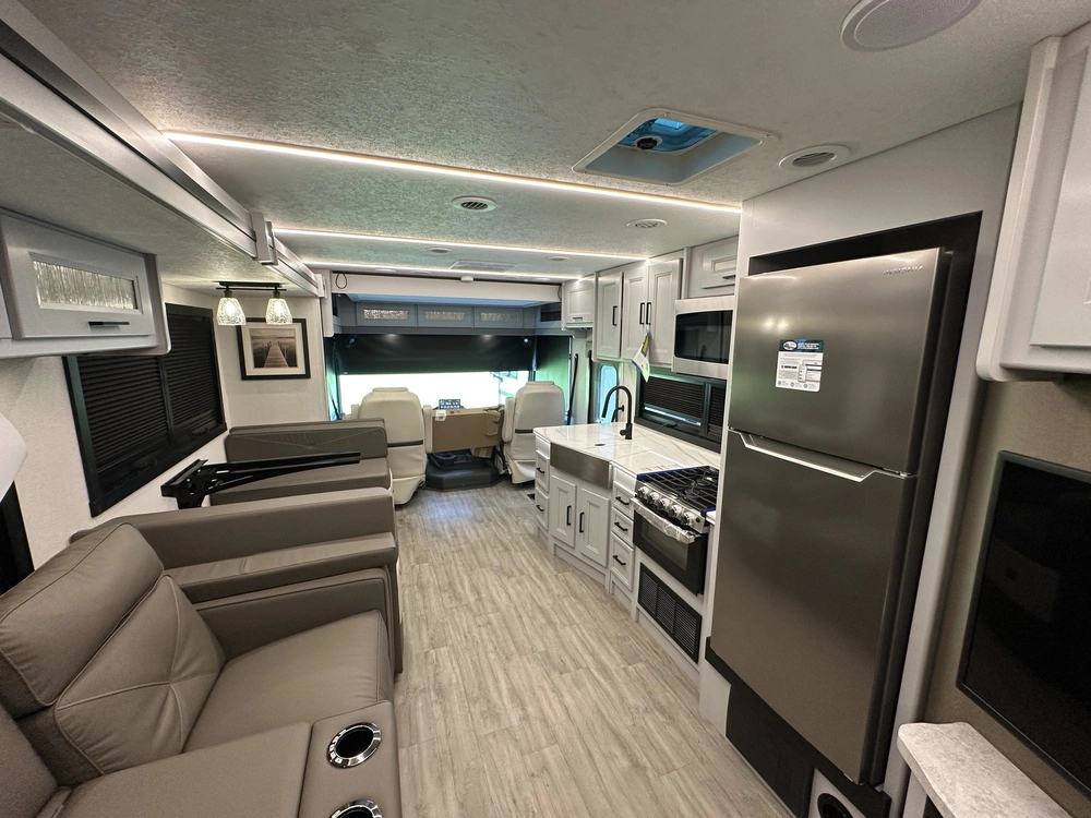 Coachmen Mirada 32ls 2024 alt