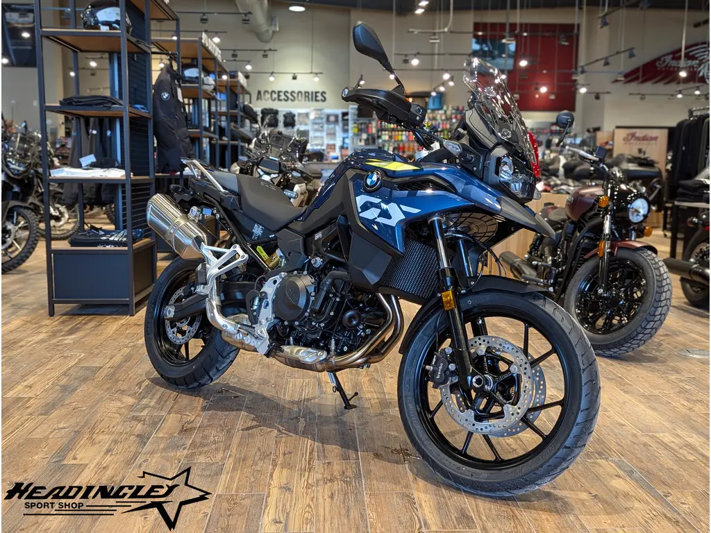 2026 BMW F 800 GS // Gravity Blue Metallic 