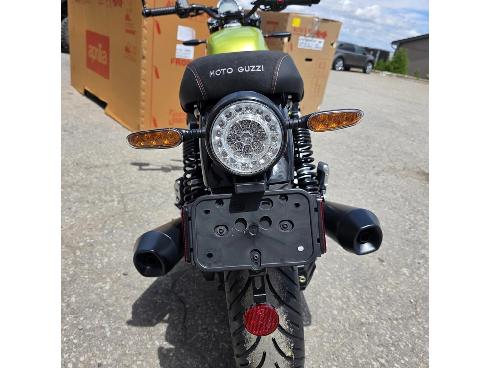 2026 Moto Guzzi V7 Sport alt