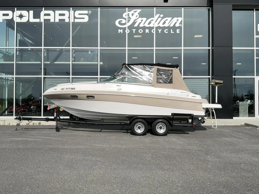 Four Winns 255 Sundowner 2006 alt
