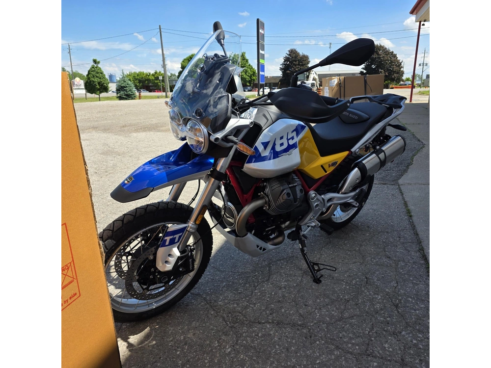 2027 Moto Guzzi V85 Tt alt