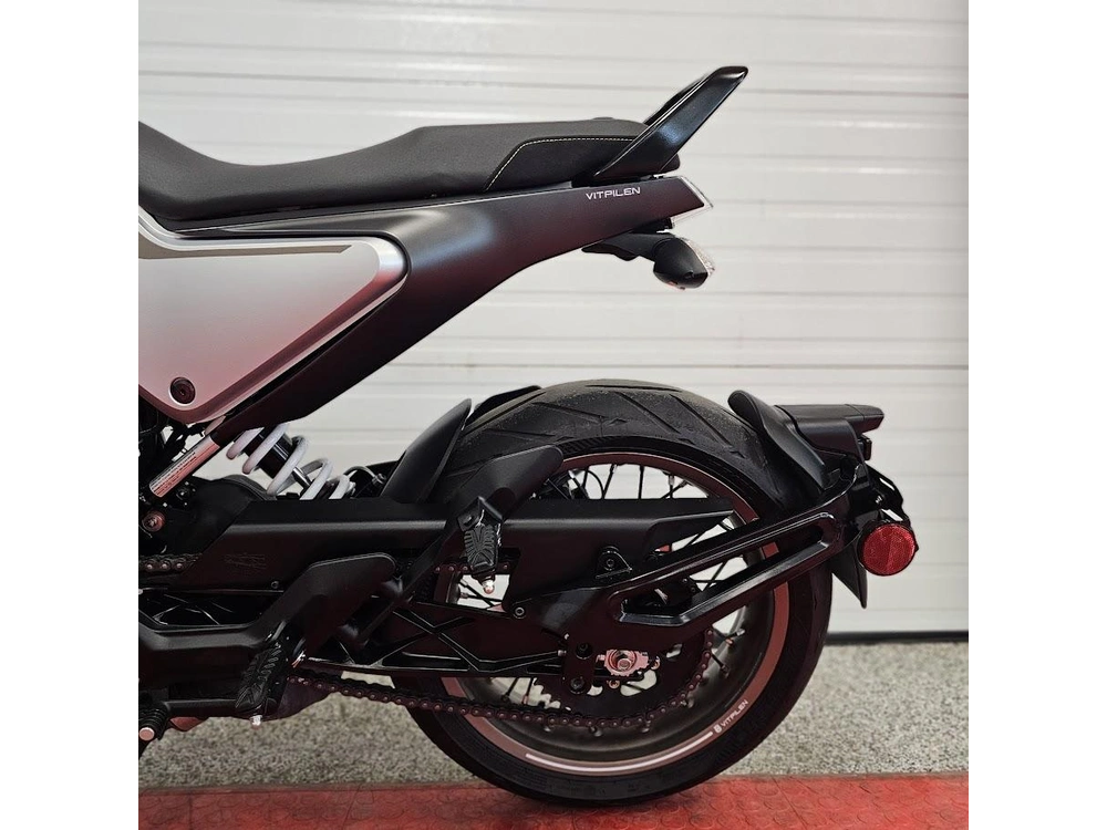 2021 Husqvarna Svartpilen 401 alt