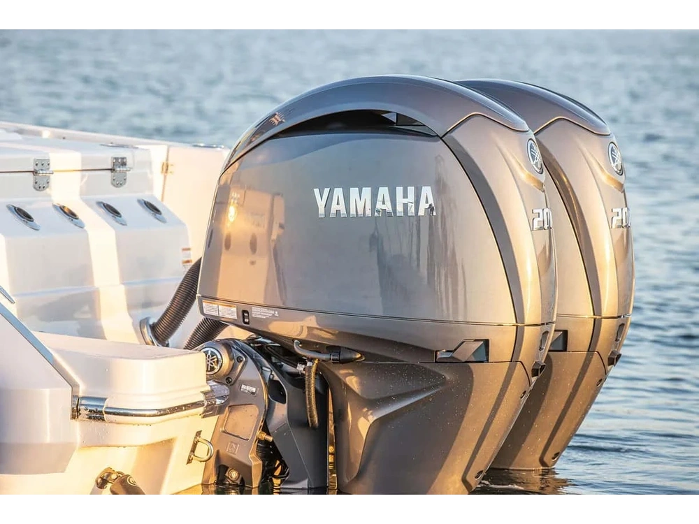 2025 Yamaha F200 White alt